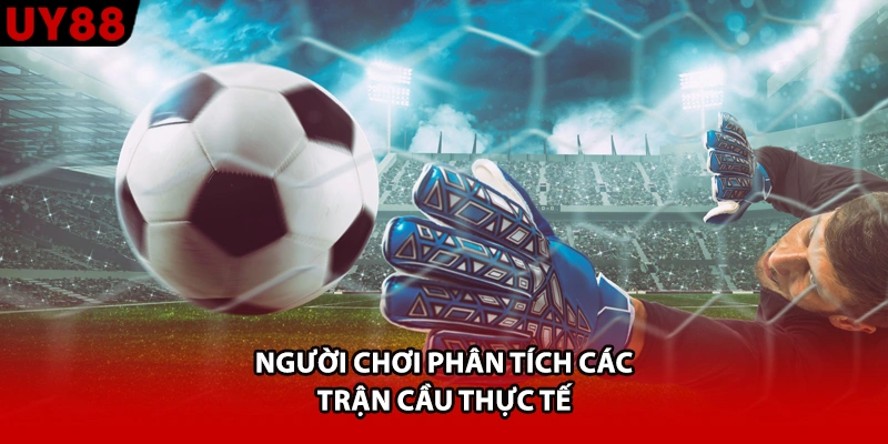 Người chơi phân tích các trận cầu thực tế